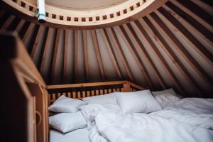 a bedroom with a bed in a yurt at Slow Flow Glamp - sauna, basen i jacuzzi in Rzyki