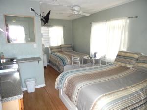 Postel nebo postele na pokoji v ubytování Sifting Sands Motel