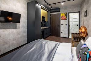 a bedroom with a bed and a kitchen at Super Central - Modern & Luxury in Budapest