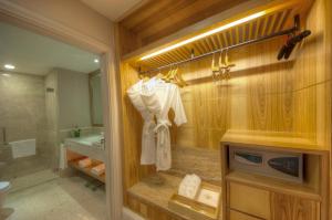 Koupelna v ubytování The Chateau Spa & Wellness Resort