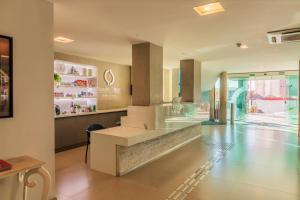 a lobby of a store with a counter at Planalto Bittar Hotel e Eventos in Brasília