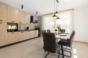 a kitchen and dining room with a table and chairs at Villa Egli s bazenom in Kršan