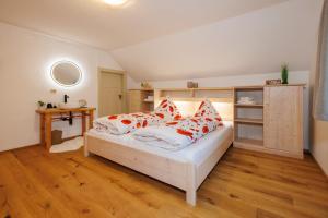 a bedroom with a bed with orange and white pillows at Ferienhaus Hallweger inkl. Chiemgaukarte in Ruhpolding