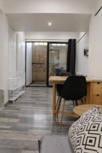 a room with a desk and a table with a chair at Appartement MIFA in Frontignan