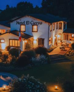 a hotel el greco at night at Hotel El Ciervo in Villarrica