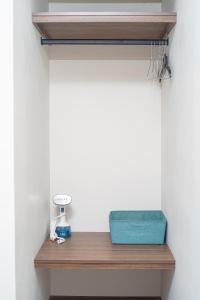 a shelf in a wall with a blue box on it at Casa Verde in Monterrey