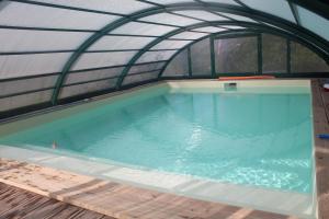 an indoor swimming pool with a domescribedscribedscribedscribedscribed at Les cheyroux in Saint-Léger-Magnazeix