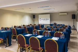 a conference room with blue tables and chairs at Planalto Bittar Hotel e Eventos in Brasília
