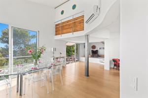 a dining room with a glass table and chairs at "maison calypso" in Hyères