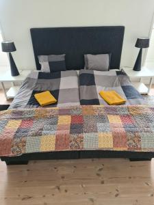 A bed or beds in a room at Hotel Damm