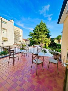 a patio with tables and chairs on a brick patio at Alisa house Venice in Venice