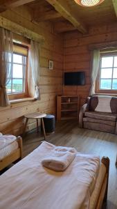 Televizorius ir (arba) pramogų centras apgyvendinimo įstaigoje Zagroda Lepiarzówka Hotel i SPA