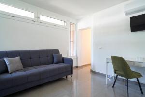 a living room with a couch and a table at Marghera Venice Link Rooms in Venice +31 photos