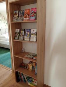 a book shelf filled with books in a room at Apartament Miłków Karkonosze in Miłków +2 photos