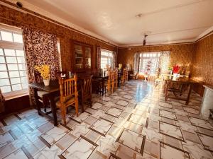 a living room with a large tile floor and windows at Basera Residency Shalimar in Bāgh Chandpura