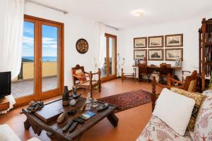 a living room with a couch and a table at Casa Aldrovandi in Capoliveri