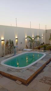 a pool with a lizard in the middle of a building at Solar da Colina in Petrolina