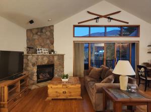 a living room with a couch and a fireplace at Townhome 4BR/4BA in Silverthorne in Silverthorne