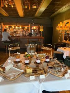 a table with food on it in a restaurant at Maison Maubreuil in Nantes