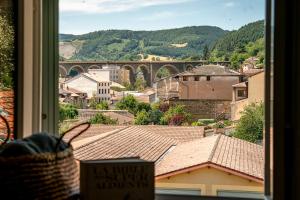 a view of a city from a window of a town at Appartement central - L'ouest in Tarare