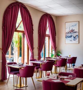 a dining room with tables and chairs and windows at Domus Ciliota in Venice