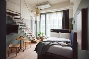 เตียงในห้องที่ WunderLocke Munich