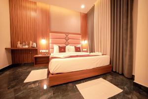 a bedroom with a large bed in a room at LUMARISE Hotel in Sultan Bathery