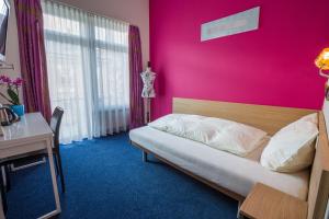 Tempat tidur dalam kamar di Hotel Ambassador