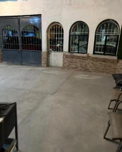 an empty parking lot in front of a building with windows at Excente alojamiento in Zaragoza