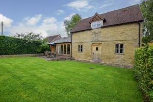 an old brick house with a lawn in front of it at 2 Bed in Ludlow oc-59293 in Lane to Richards Castle