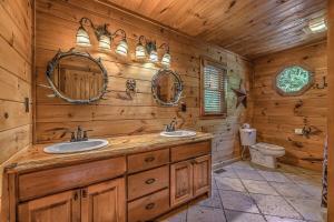 a log cabin bathroom with two sinks and a toilet at Black Bear Lodge in Blue Ridge +32 photos