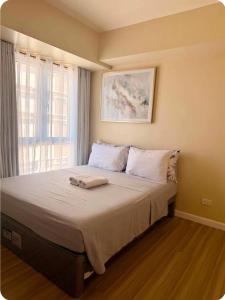 a large bed in a bedroom with a window at Avida Towers Riala Tower 1 in Cebu City