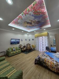 a large living room with a large painting on the ceiling at Maison de Ciro in Gragnano