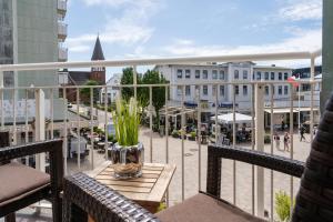 a balcony with a table and a view of a city at Syltliebe in Westerland