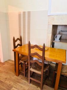 a wooden table and chairs in a kitchen at Casa dos Tios- Estremoz in Estremoz +8 photos