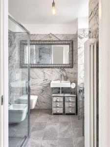 a bathroom with a sink and a toilet and a tub at Ca del Lac, few steps from Lake Maggiore in Porto Valtravaglia +8 photos