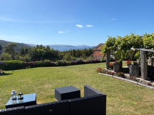 a park with a bench and a garden with flowers at Casa Pereiro playa de Esteiro in Viveiro