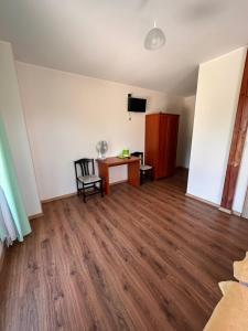 an empty living room with a desk and a television at U Górala in Cieszków