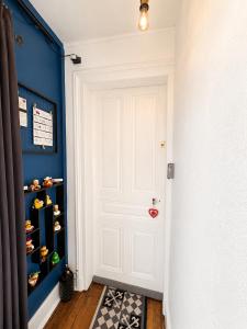 a hallway with a white door and a blue wall at Le cœur de Troyes - Appartement & Studio in Troyes