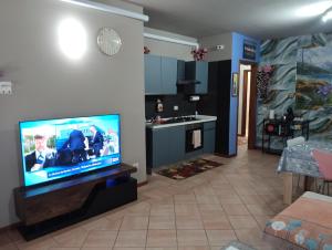 a living room with a flat screen tv on a wall at Casa Maria 3 in Cigole