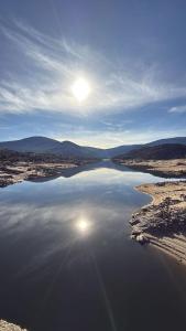a body of water with the sun in the sky at Casa Manito in El Barraco