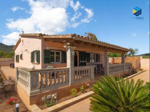 a small house with a porch and a balcony at Casa Bon Nadal in Llucmajor
