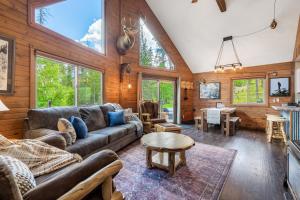 Zona d'estar a Elk Pointe Chalet
