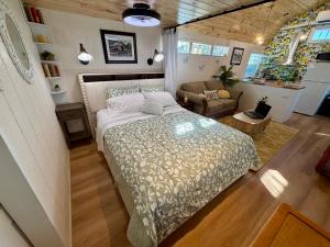 a bedroom with a bed and a living room at Lemon Drop in Homosassa
