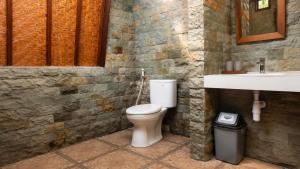 a bathroom with a toilet and a sink at Warna Cottage in Gili Trawangan