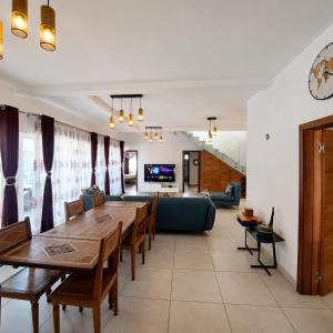 a living room with a table and a couch at Villa Céllia in Tsivonoakely