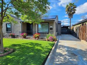 a house with a yard with grass and flowers at 21 Cozy Home in the Heart of the City in Stockton