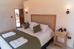 a bedroom with a bed with two towels on it at Glamping Astrapia - Cafayate in Cafayate