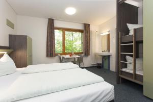 Postel nebo postele na pokoji v ubytování Jugendherberge Aachen + 13 fotografií