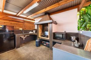 a kitchen with a stove top oven in a room at Le Secret Tropical - Parenthèse jacuzzi in Sainte-Marie +21 photos